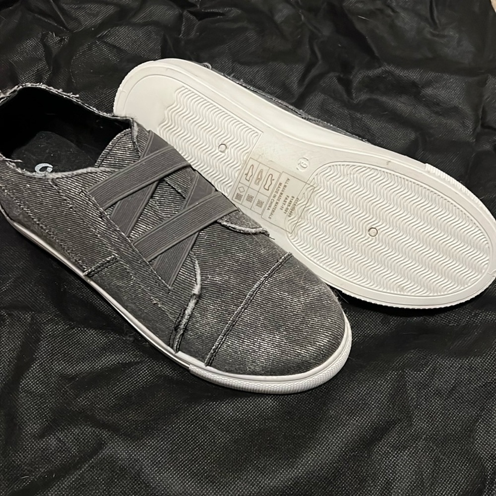 Outwoods slip on sneakers